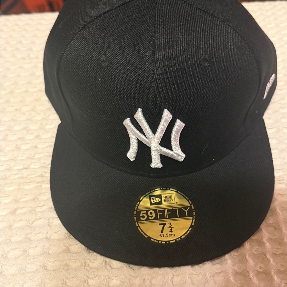 New Era 59FIFTY New York Yankees MLB Fitted Hat Size 7 3/4 Brand New